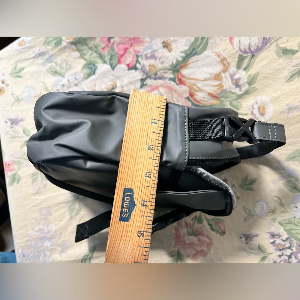 Lightweight Crossbody waterproof bag - Picture 6 of 10